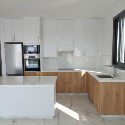 Simple And Elegant Kitchen